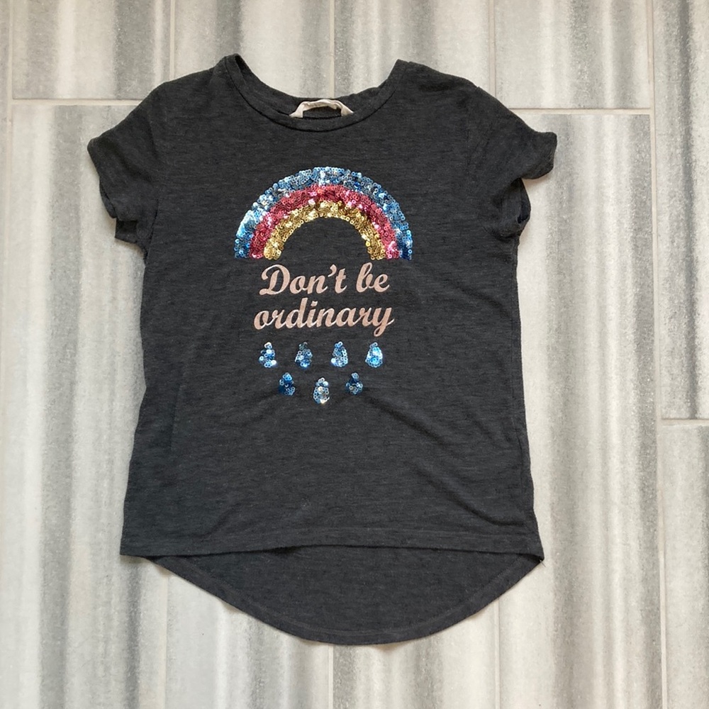 Girls H&M gray sequin t-shirt, medium (8/10)